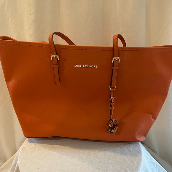 MK Michael Kors Saffiano “Jet Set”Tote. NWT - Picture 2 of 6
